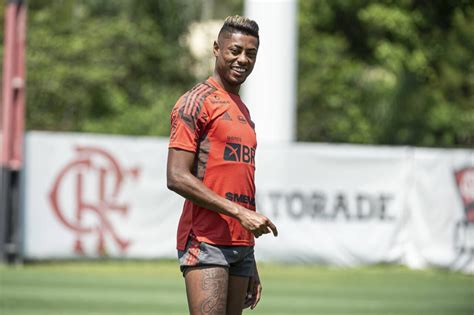 Bruno Henrique Tem Les O Detectada Na Coxa E Aumenta Lista De