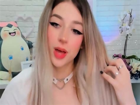 Sweet Blonde Sweet Shining Smile Teases