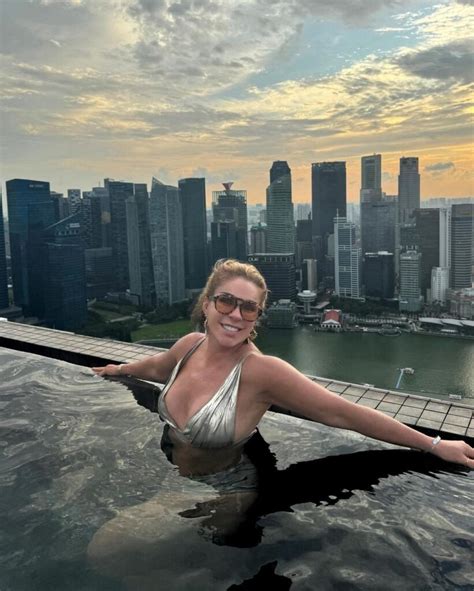 Roc O S Nchez Azuara En Bikini Dorado Y Se Hace Viral Fotos