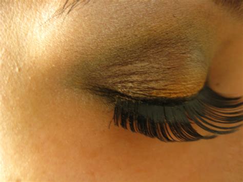 Act like a Queen...: Brown and Gold eyeshadow