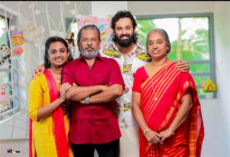 Unni Mukundan Family Photos : Unni Mukundan Rare Stills Entertainment ...