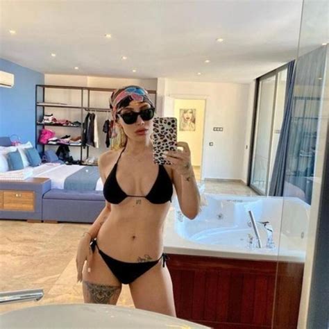 Hot Sexy Yasemin Sefik Bikini Pics