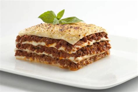 How to make lasagne white sauce | Express.co.uk