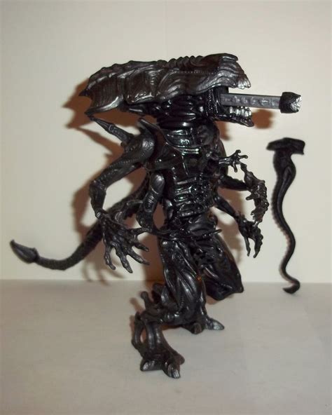 Aliens Vs Predator Kenner QUEEN ALIEN And CHESTBURSTER Alien Complete