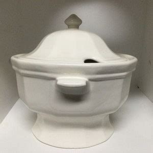 Vintage Pfaltzgraff Lidded Soup Tureen White Heritage Pattern Sided