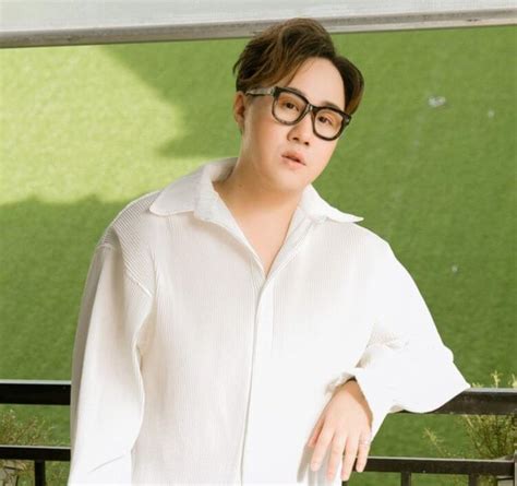 Những thú vị về Trung Quân Idol Hoàng tử mưa hot hit VinID