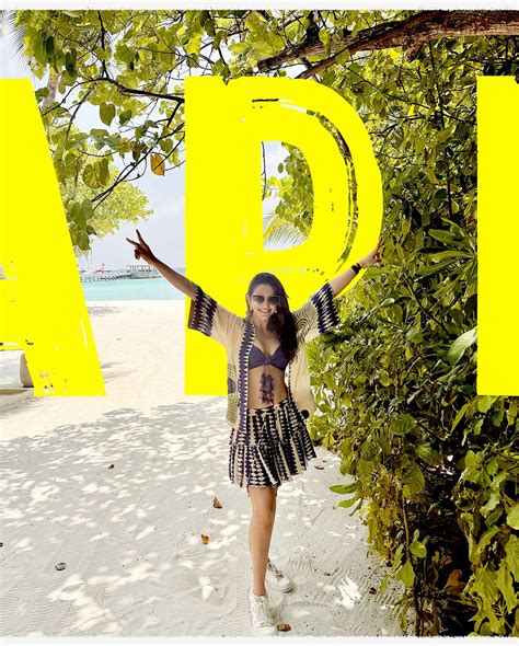 Rakul Preet Flaunts Her Bikini Body Once Again HOT To Han