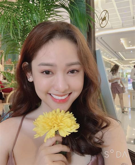 Hot girl thị phi Thúy Vi lại gây xôn xao khi khoe nhà khoe spa sang xịn là do tiền trai cho
