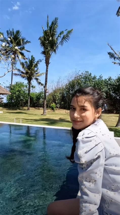 Hot Sexy Callista Arum Bikini Pics