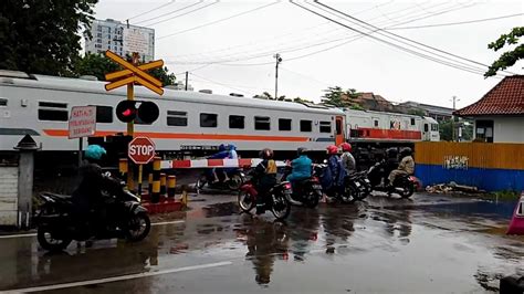 RAINSHOOT PALANG PINTU PERLINTASAN KERETA API JL PETEK SEMARANG KA