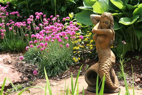 What Is A Mermaid Garden: Tips For Making A Mermaid Fairy Garden ...