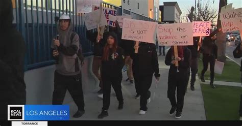 Students Parents Protest Sex Trafficking Call For Safer Streets In South Los Angeles CBS Los