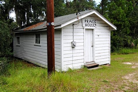 Image Eddings Point Community Praise House Photographer Facing North