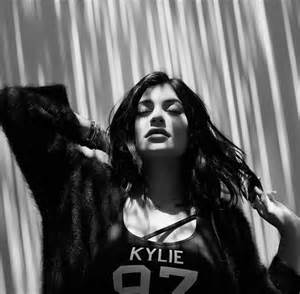 Kylie Jenner Nude Pictures Hitting The Web After 18th Birthday Kris Jenner Wants To Break