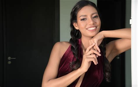 4K Brunette Girl Braid Hair Hands Glance Smile HD Wallpaper Rare Gallery