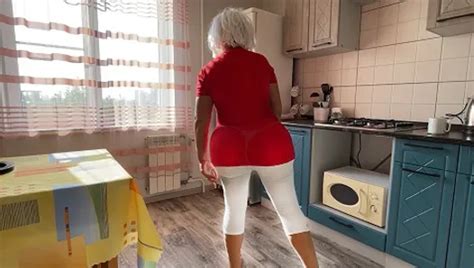 Durch Ein Transparentes Milf Kleid Kannst Du Ihren Arsch F R Analsex Sehen Xhamster