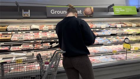 Fit Blonde With Tight Legs And Ass In Grey Leggings Oc Spandex Leggings Yoga Pants Forum