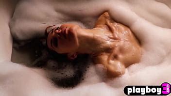 La modelo MILF ucraniana de culo perfecto Diana Lark posó desnuda y mostró un cuerpo perfecto y