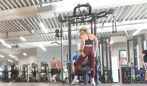 Gym Blonde In Tight Red Leggings Part Spandex Leggings Yoga Pants Forum