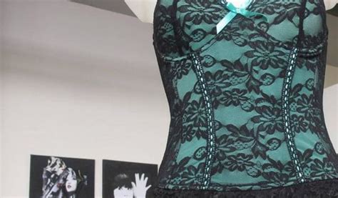 Peinture Sensuelle Et Lingerie Sexy