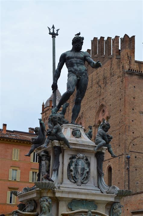 DAY 22 – Discovering Bologna (the city, not the sauce) – My Month in