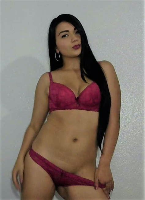 Curvy Latina Babe Sofia Gomez Shows Off Her Amazing Fuck Me Hips 16 Photos