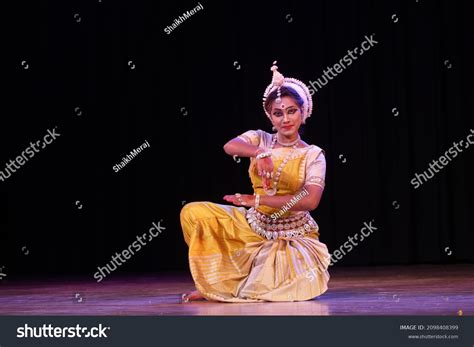 2706 Imágenes De Odissi Dancers Imágenes Fotos Y Vectores De Stock