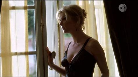 Michèle Laroque nude pics página 1