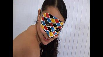 Joven sucia enmascarada tiene sexo en solitario frente a una cámara XVIDEOS