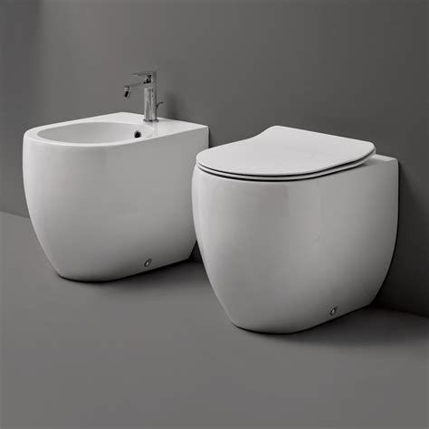 Sanitari Bagno Flo Traslati Filo Muro Rimless Curva Di Scarico Senza