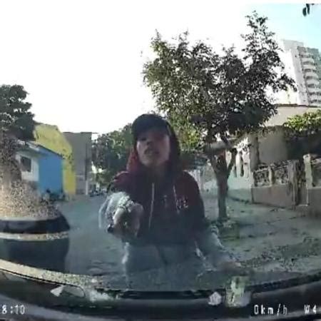 Motorista Roubado Por Homens Em Sp C Mera Dentro Do Carro Filma A O