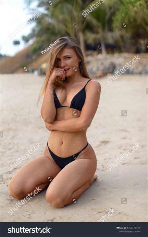 Sexy Girl Black Bikini Resting On Foto Stock 1356378914 Shutterstock