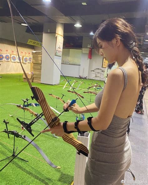 Loạt gái xinh mặc đẹp bắn cung Hot girl Việt có thua mỹ nhân Hàn Trung