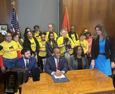 Mayor Lucas Signs Ordinance Banning Source Of Income Discrimination In Kcmo