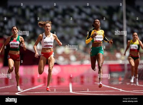 Stephenie Ann Mcpherson Participating In The Semi Final Of The 400
