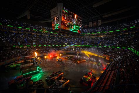 Hot Wheels Monster Trucks Live Glow Party Rompe R Cords De Asistencia En La Arena Cdmx Mni