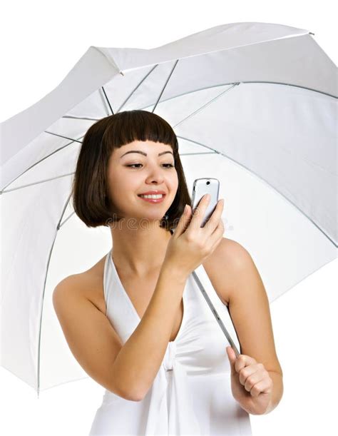 Brunette In Een Wit En Op Wit Stock Afbeelding Image Of Kaukasisch Aantrekkingskracht