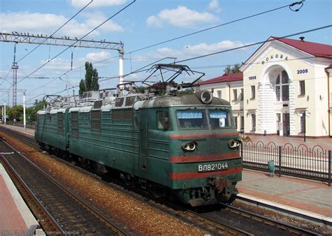 Харьков транспортный. ВЛ82м-044