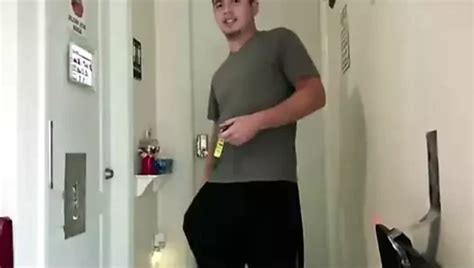 Bearded Straight Stud Gets Serviced Blowjob Cum Gay Muscular Porn Xhamster