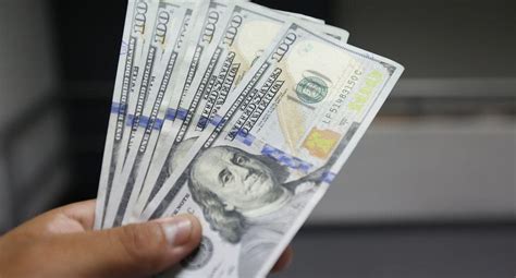 Dólar Tipo de cambio opera estable ante disminución de las tensiones