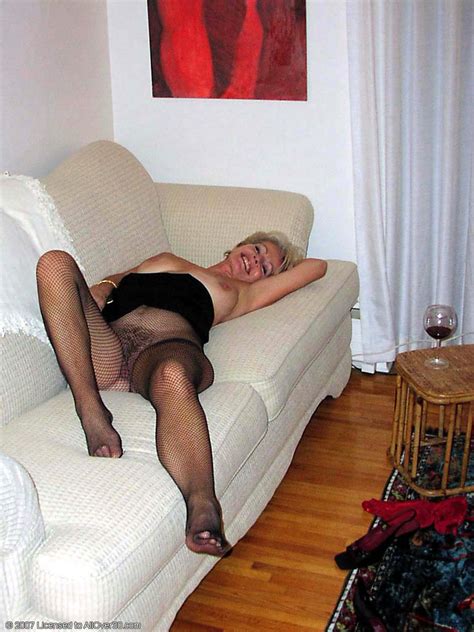 Slutty Milf Justine Strips Naked Exposing Her Saggy Tits Her Hairy Cunt Nakedpics