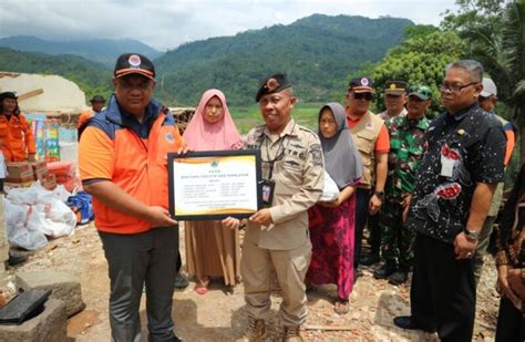 Bnpb Serahkan Dukungan Untuk Penanganan Bencana Tanah Longsor