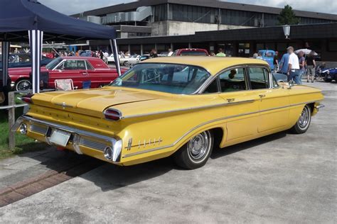 Rückansicht des Oldsmobile Super 88 der vierten Generation, gebaut 1959 ...