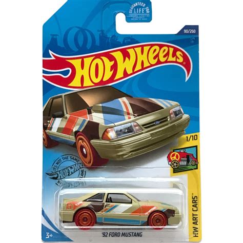 Masinuta Metalica Hot Wheels Ford Mustang Crem EMAG Ro