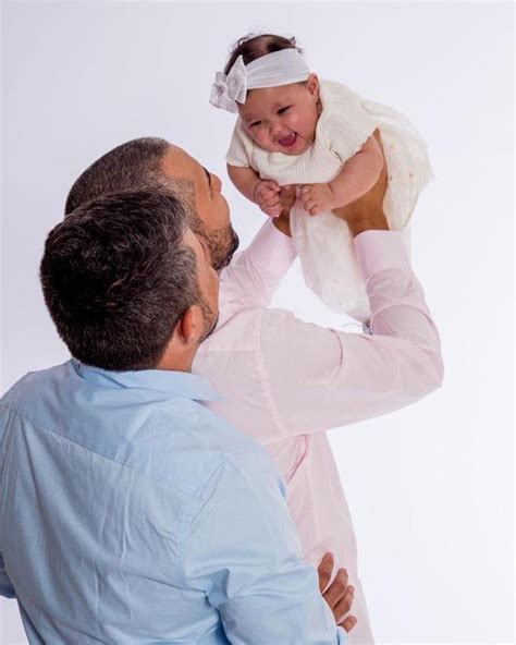 Após anos casal gay consegue adotar criança Amor incondicional Metrópoles