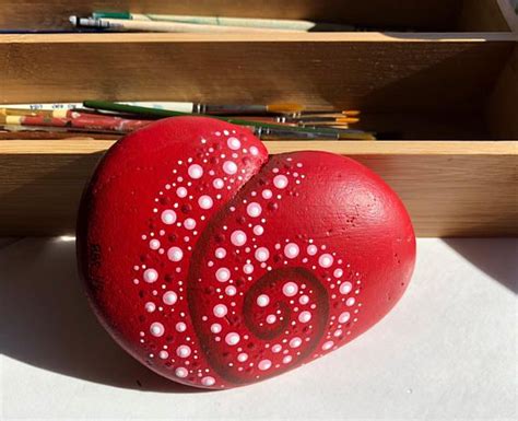 Heart Swirl Painted Rock Etsy Painted Rocks Rock Cute Crafts