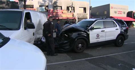 2 Lapd Officers One Civilian Transported Following Multi Vehicle Crash Cbs Los Angeles