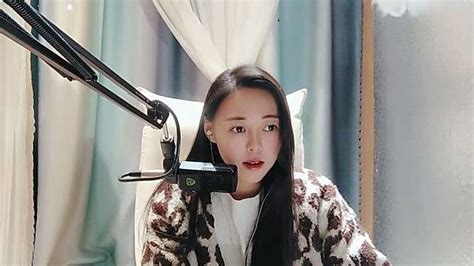 HalleyRose Naked Stripping On Cam For Live Sex Video Chat PrettyPussy