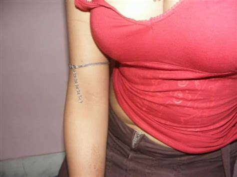 Bengali Bhabhi Exposing Cleavage Navel And Thighs Desi Nude Aunty