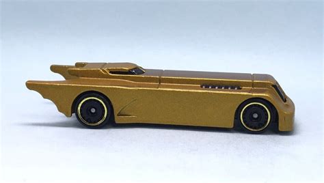 Машинка Базова Hot Wheels Batman The Animated Series Batmobile Batman 1 64 HKJ76 Gold купити
